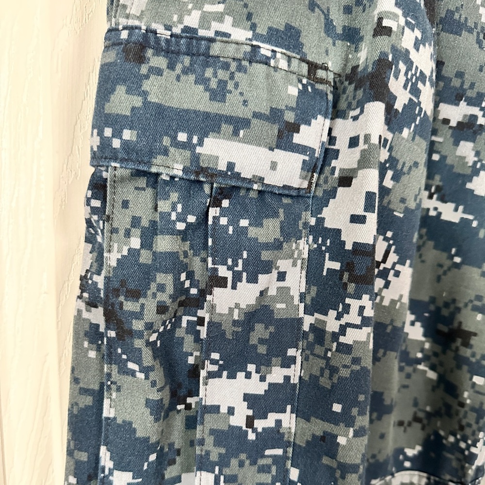 Blue camo print pants - Picture 2 of 6